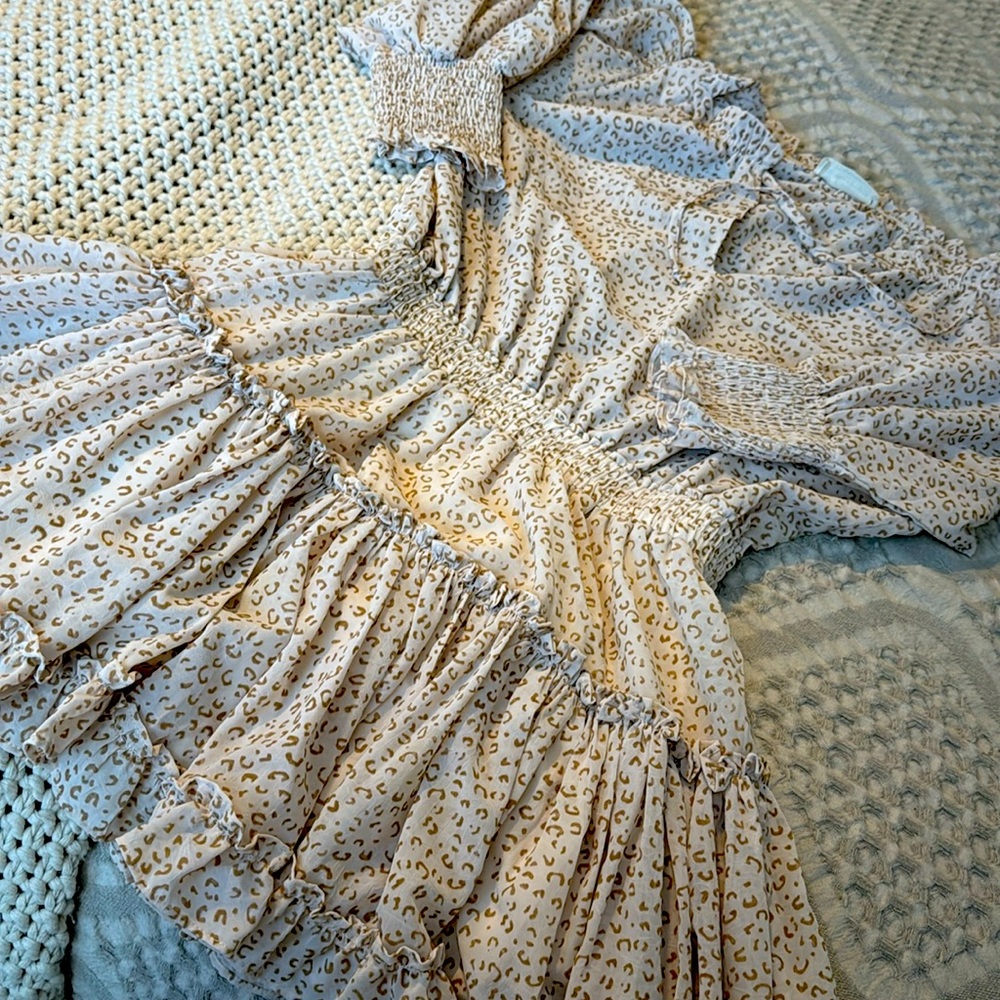 Beige leopard ruffled mini dress size m